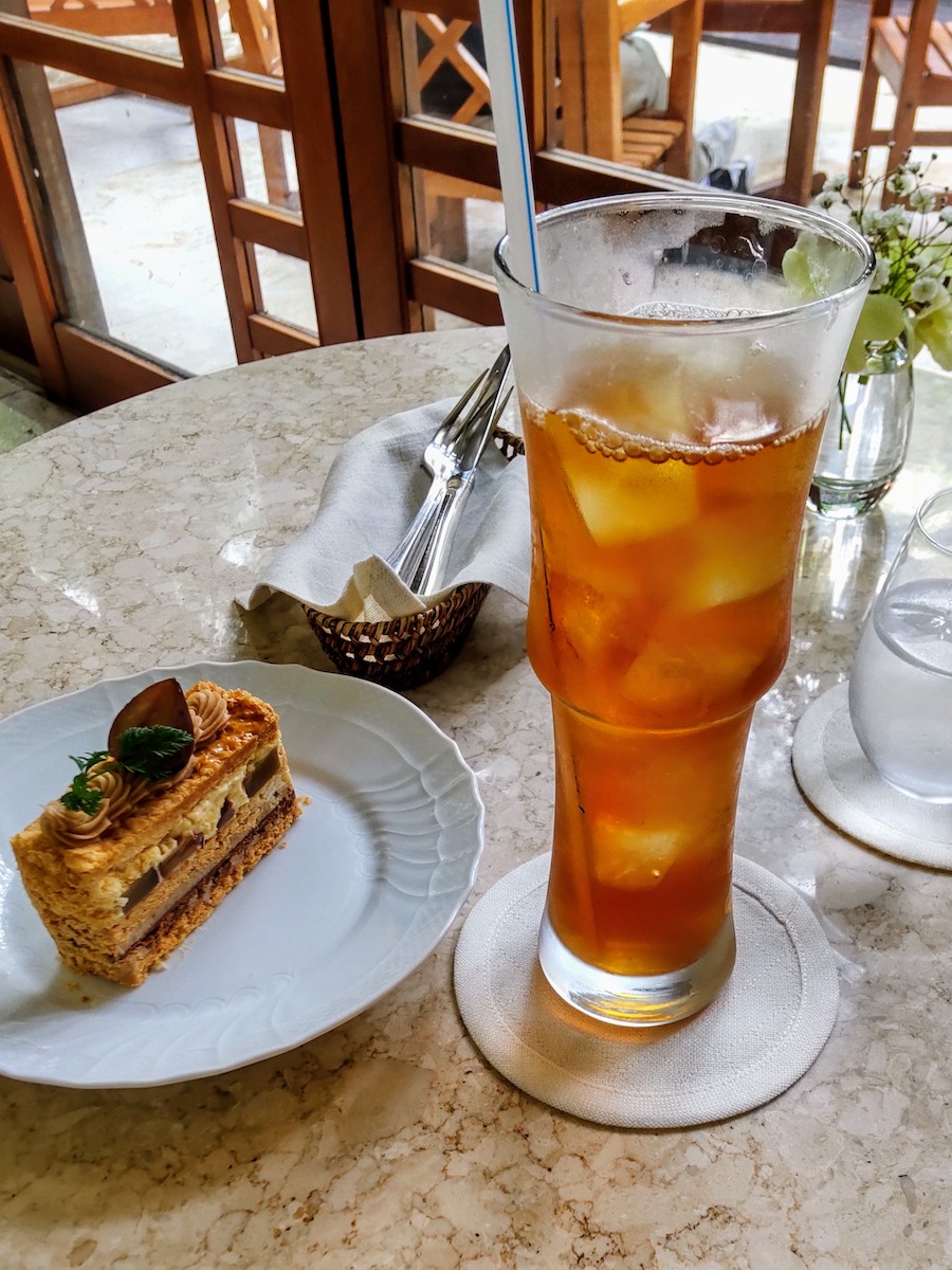 Chestnut mille-feuille paired with a glass of iced tea