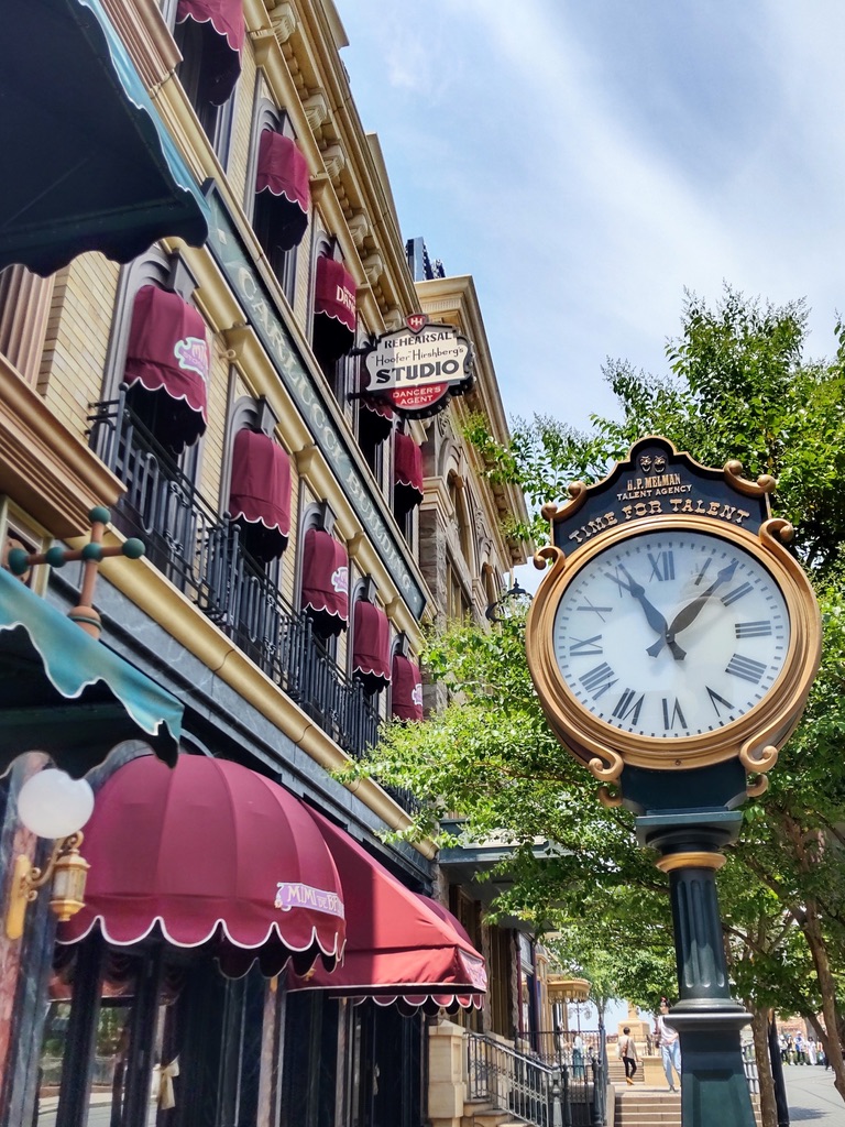 A vintage street clock in the American Waterfront at Tokyo DisneySea, surrounded by early 20th-century New York style buildings