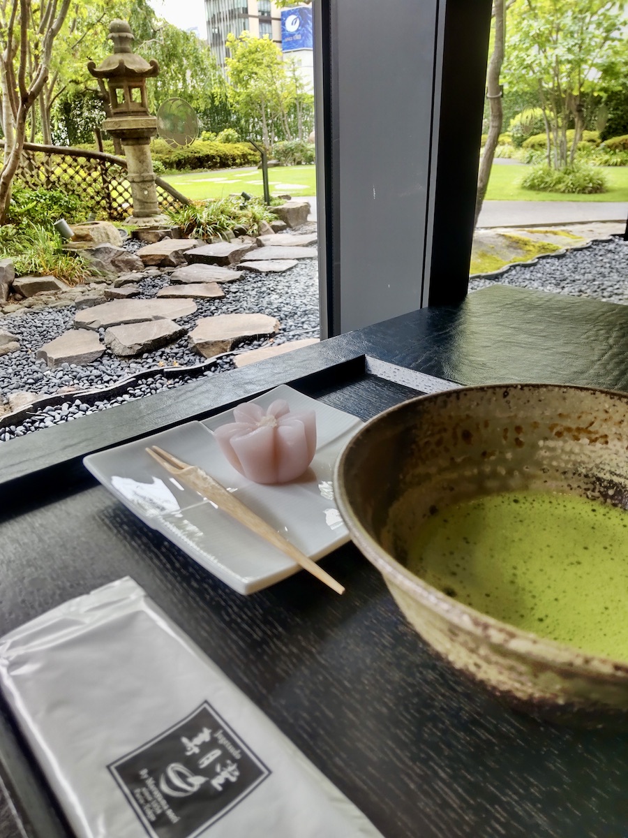 A set of matcha and a pink wagashi